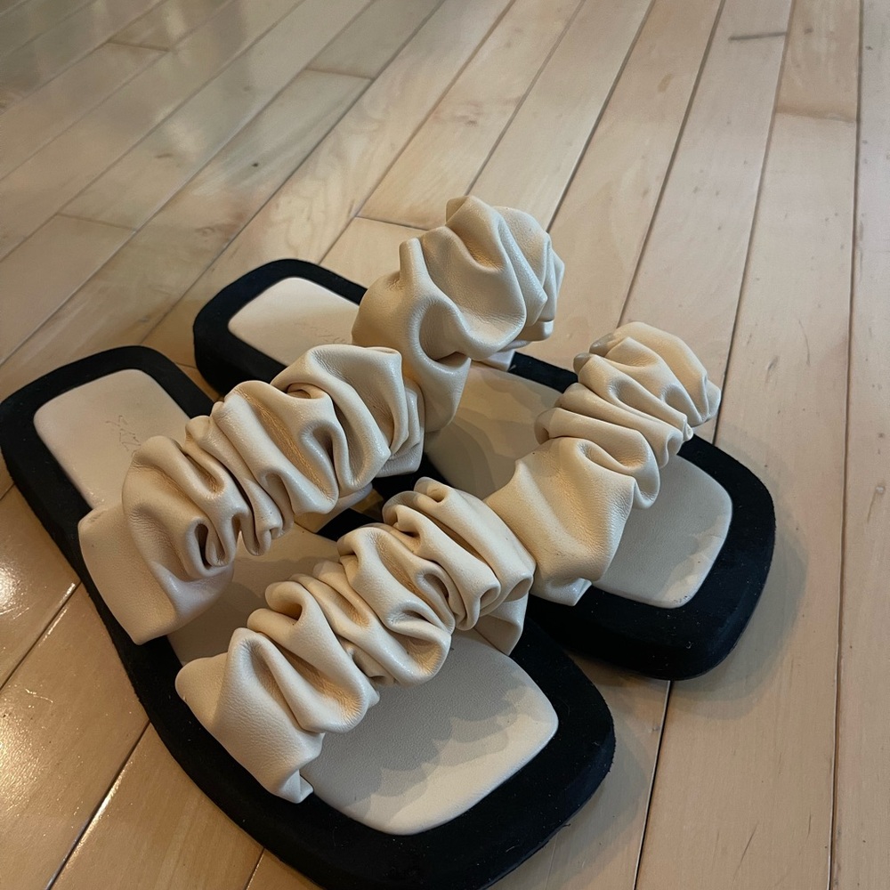 Elegant Cream Ruffle Sandals Mango